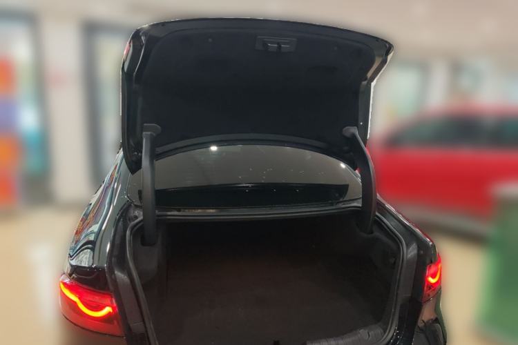 Used Jaguar XFL 2023 XFL 2.0T P250 Two-Wheel-Drive Elite Sport Edition Trunk