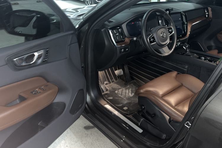 Used Volvo XC60 2021 T5 4x4 Smart Luxury Edition Driver Seat