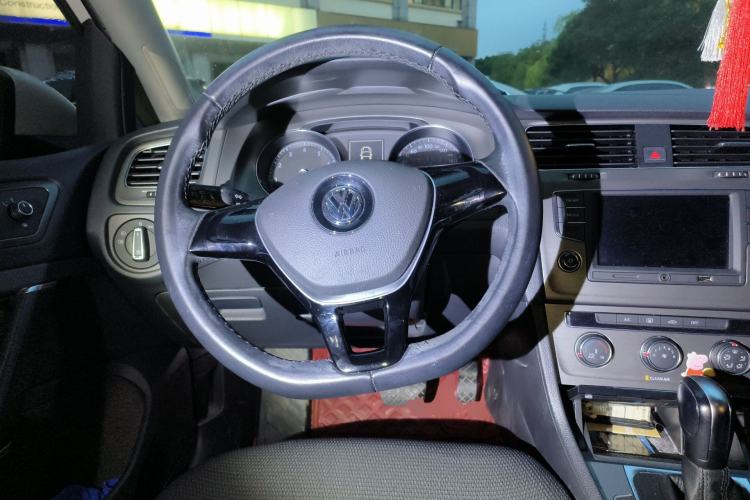 Used Volkswagen Golf 2016 1.6L Automatic Comfort Model Steering Wheel