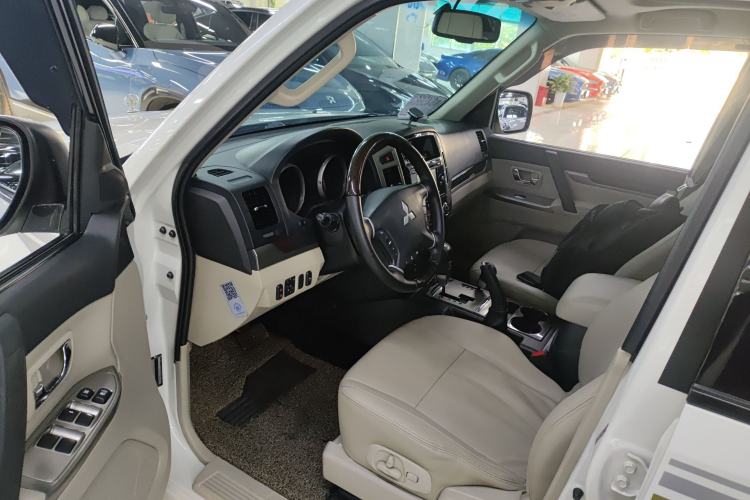 Used Mitsubishi Pajero (Parallel Import) 2017 V97 3.8L 5-Door GLS Model with Sunroof – U.S. Specification