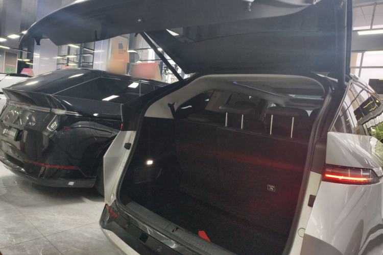 Used XPeng X9 2024 702 Ultra-Long Range Max