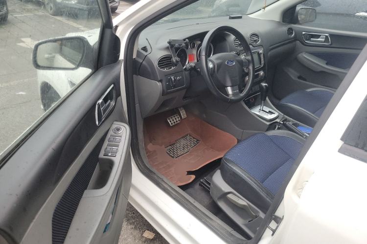 Used Ford Focus 2014 Hatchback Classic 1.8L Automatic Cool White Collector's Edition
