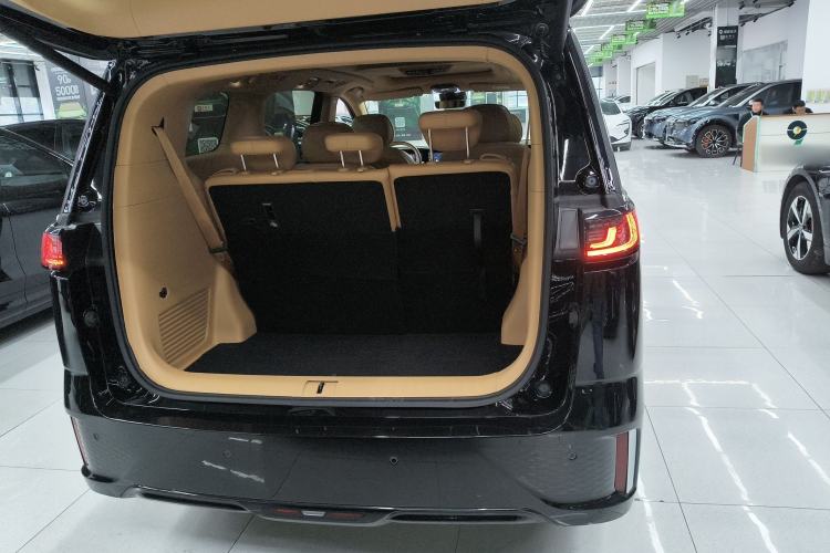 Used VOYAH Dream 2024 PHEV Extended-Range Premium Edition
