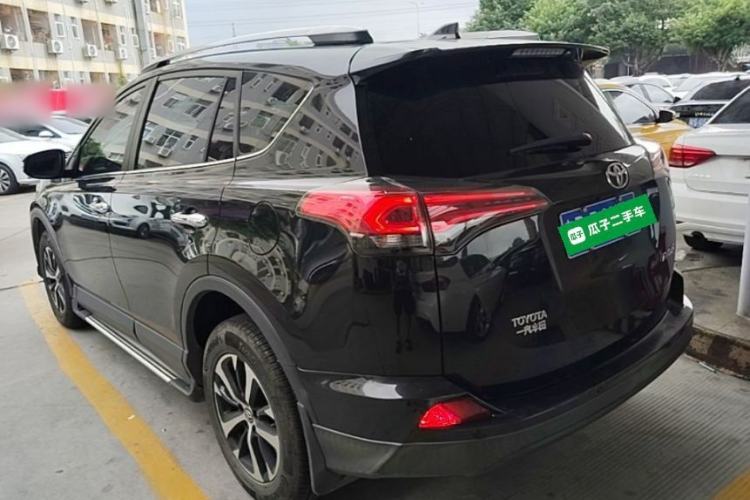 Used Toyota RAV4 2019 2.0L CVT Two-Wheel Drive Luxury Version China VI Standard
