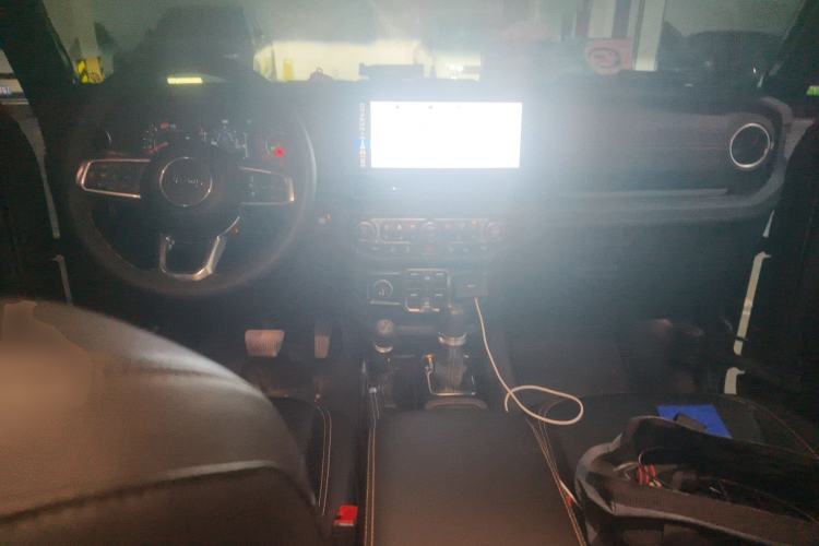 Used Jeep Wrangler 2024 2.0T Sahara Four-Door Edition Center Console