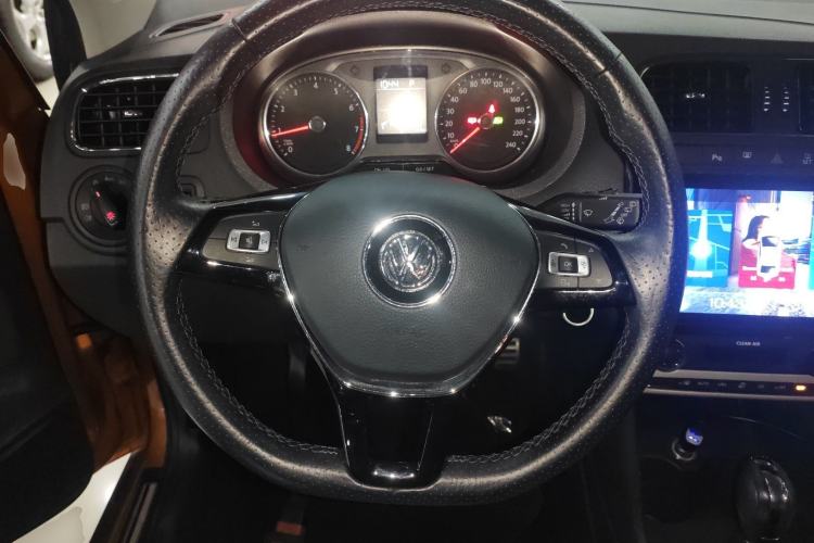 Used Volkswagen Polo 2016 1.6L Cross Polo Automatic Steering Wheel