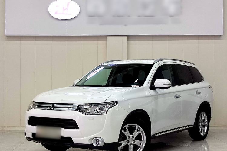 Used Mitsubishi Outlander 2014 2.4L 4x4 Deluxe Value Edition 7 Seats