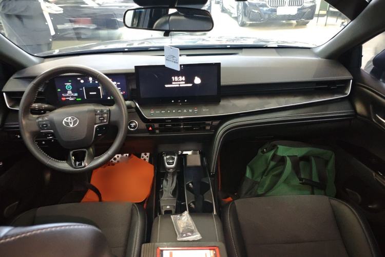 Used Toyota Camry 2024 Dual-Motor 2.0 HXS Sport Plus Edition Center Console