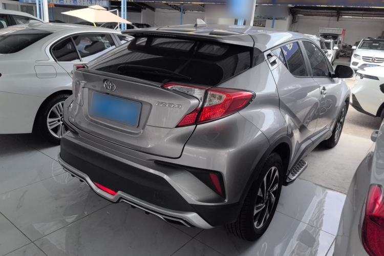 Used Toyota IZOA 2018 2.0L Yichi Version China VI Standard
