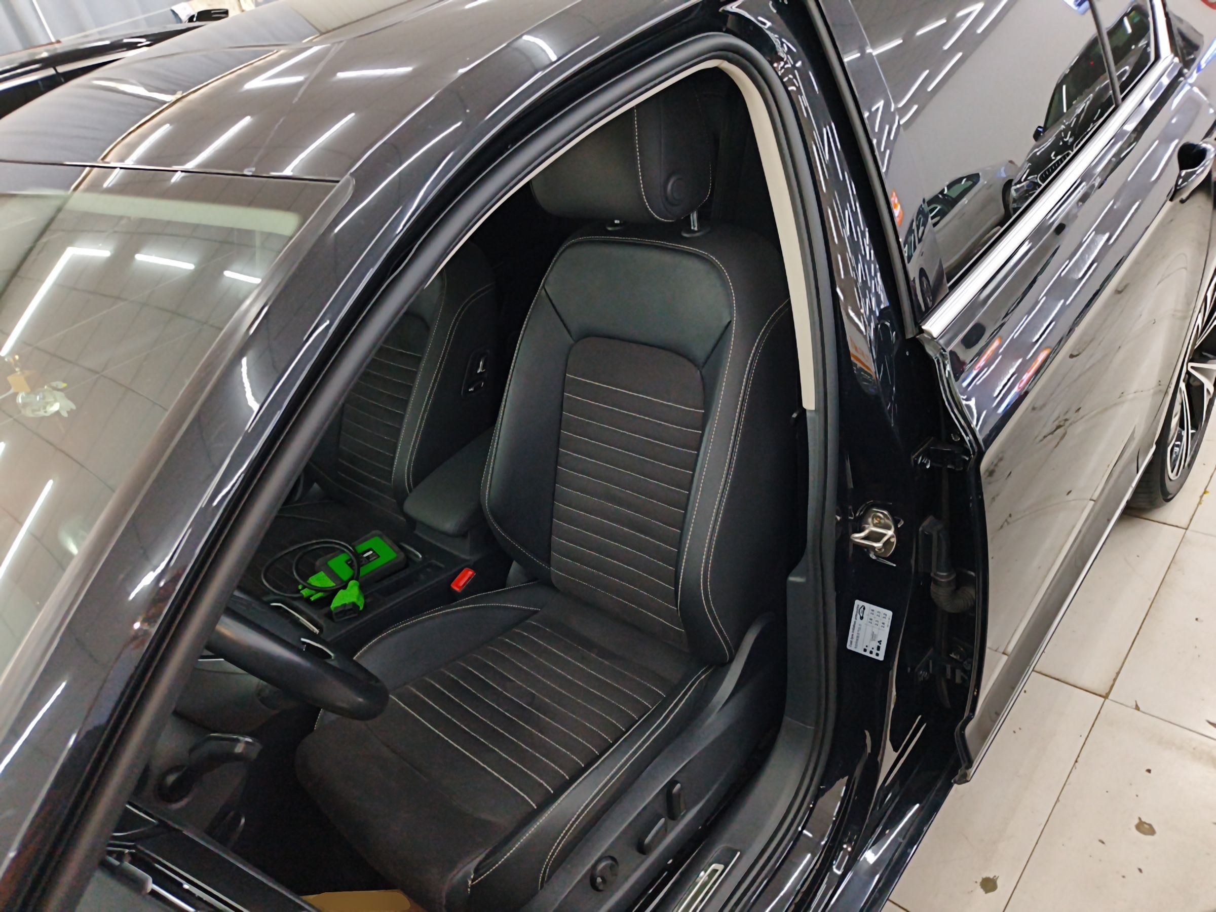 Переднее сиденье в автомобиле