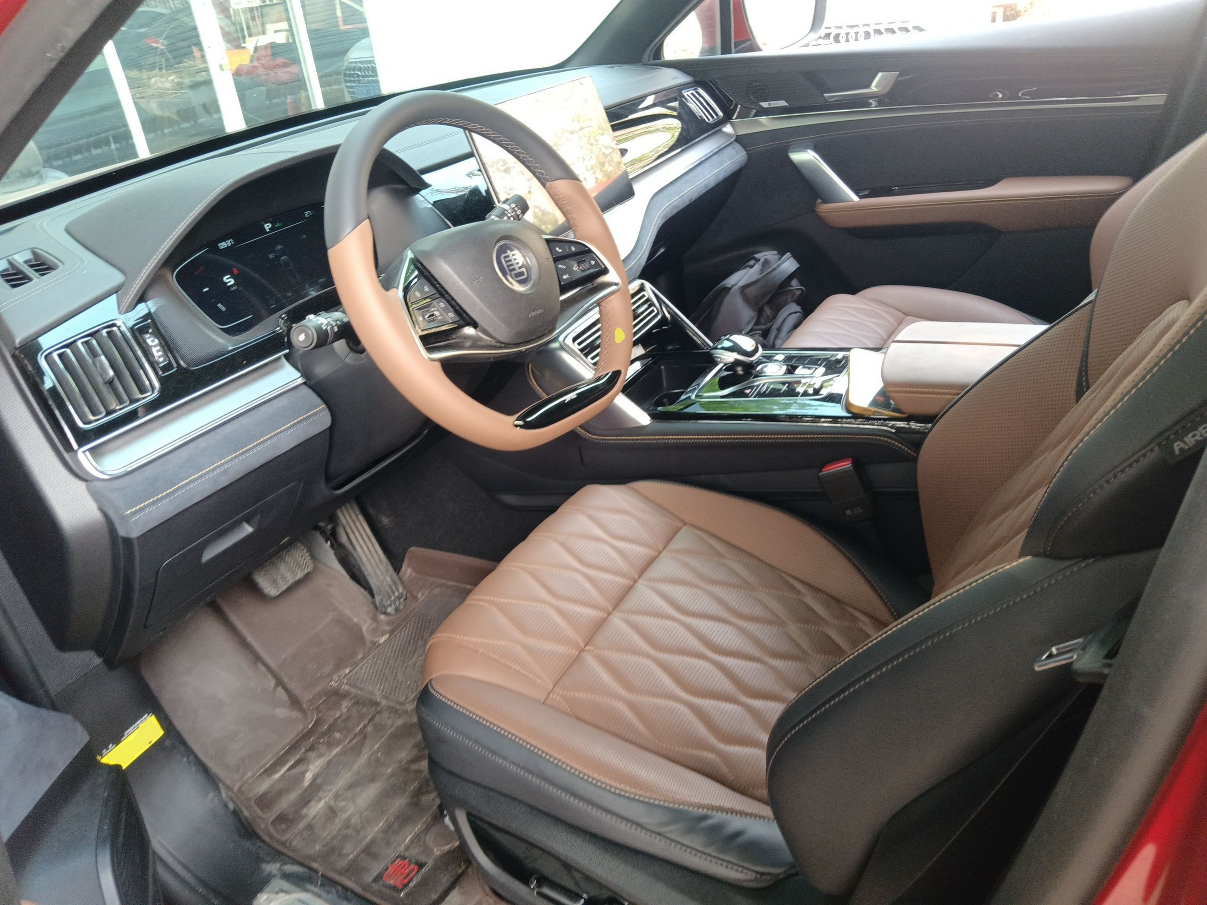 المقاعد الأمامية داخل السيارة