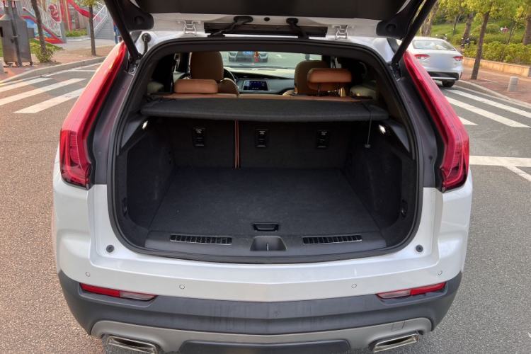 Used Cadillac XT4 2018 28T 4x4 Platinum Edition