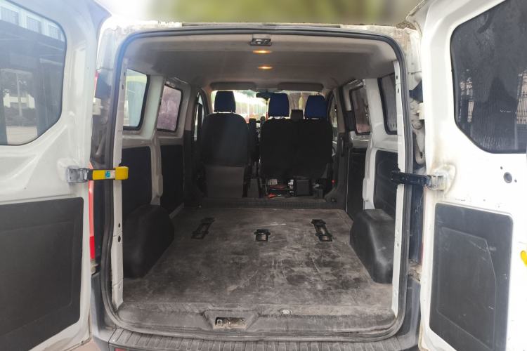 Used Ford Transit 2017 2.0T Diesel Multi-Purpose Commercial Vehicle Short Wheelbase Low Roof China IV Standard
