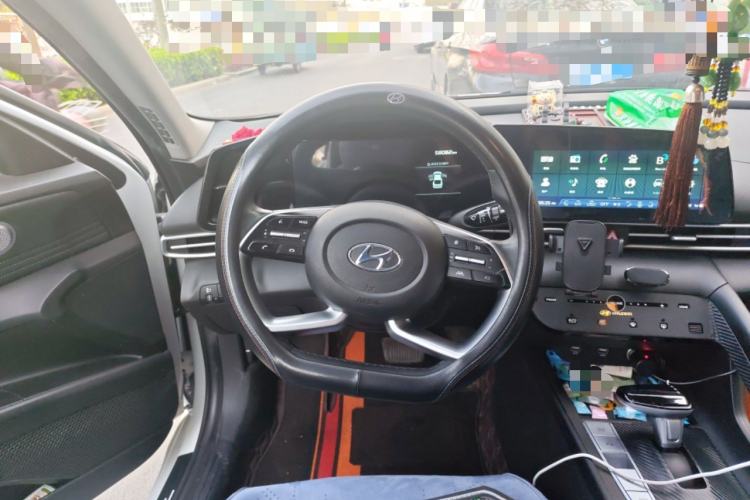 Used Hyundai Elantra 2022 1.5L CVT LUX Prestige Edition Steering Wheel