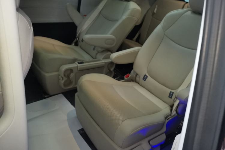 Used Toyota Granvia 2022 2.5L Hybrid Premium Edition
