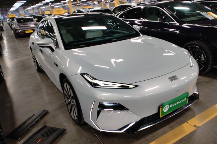 Used Geely Galaxy E8 2024 665 km Range Rear-Drive Starship Long-Range Version