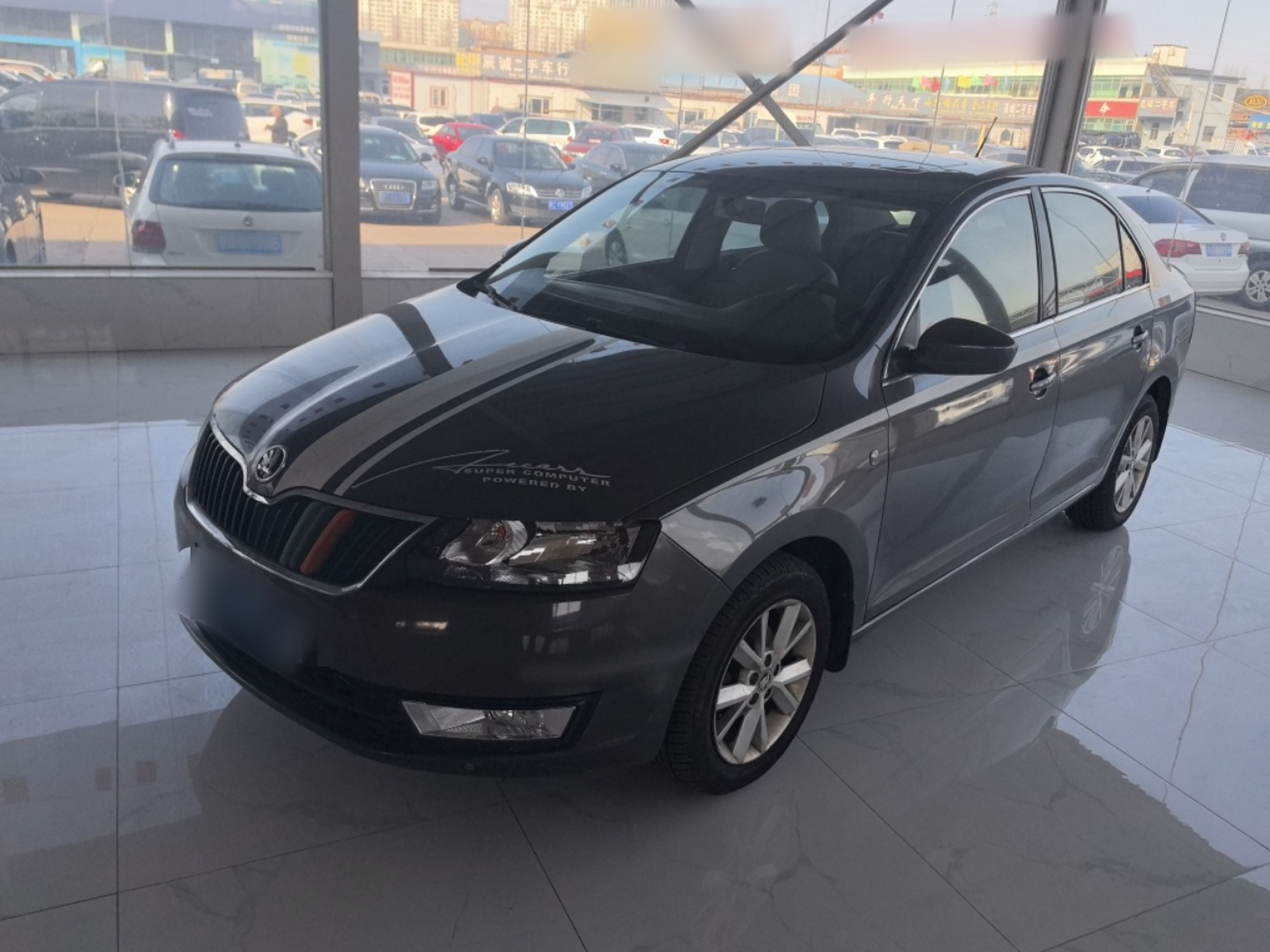 Под передней частью автомобиля