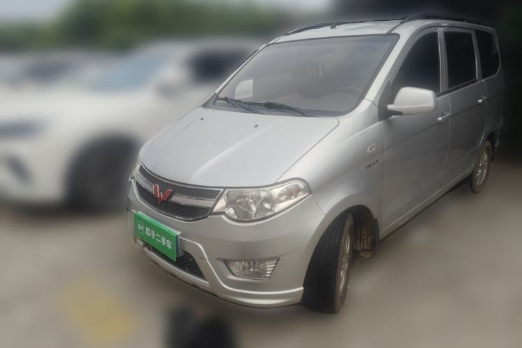 Ojetý Wuling Hongguang 2014 1.5L S Standard Version
