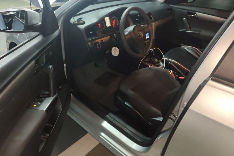 Used Volkswagen Lavida 2013 Revised Classic 1.6L Automatic Fashion Edition
