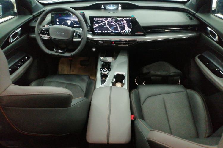 Used CHANGAN OSHAN Z6 2022 Blue Whale 1.5T DCT Smart Edition Urban Version Center Console