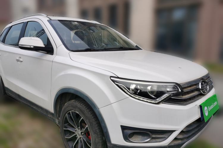 Used FAW Senya R7 2016 1.6L Manual Smart Version Front Right 45 Deg