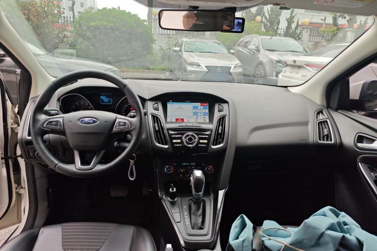 Used Ford Focus 2015 Hatchback EcoBoost 125 Automatic Supreme Style Edition
