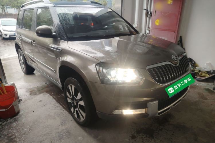 Used Skoda Yeti 2014 1.4 TSI DSG Polar Edition Front Right 45 Deg