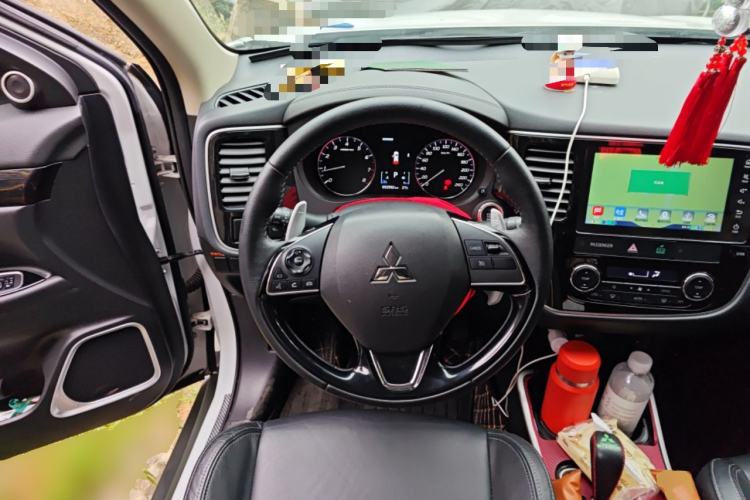 Used Mitsubishi Outlander 2019 2.4L 4x4 Zhi Xiang Edition 7 Seats China VI Standard Steering Wheel