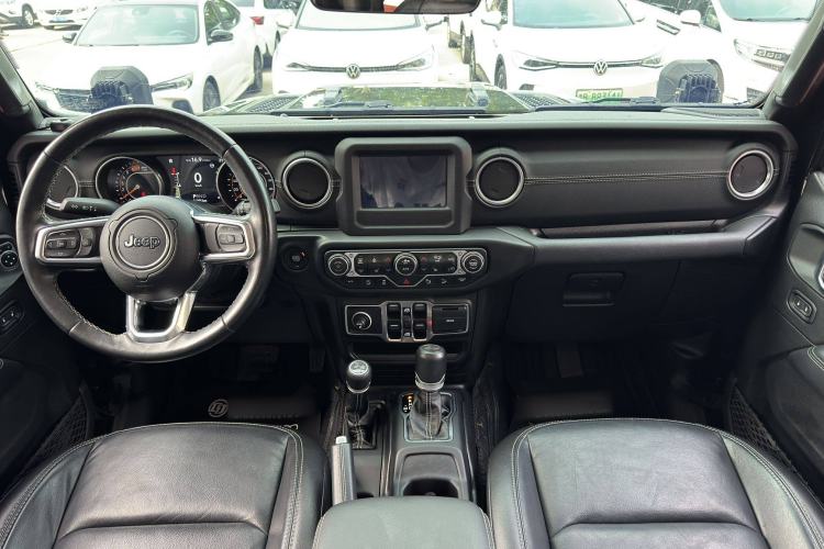 Used Jeep Wrangler 2019 2.0T Sahara Four-Door Version China VI Emission Standard