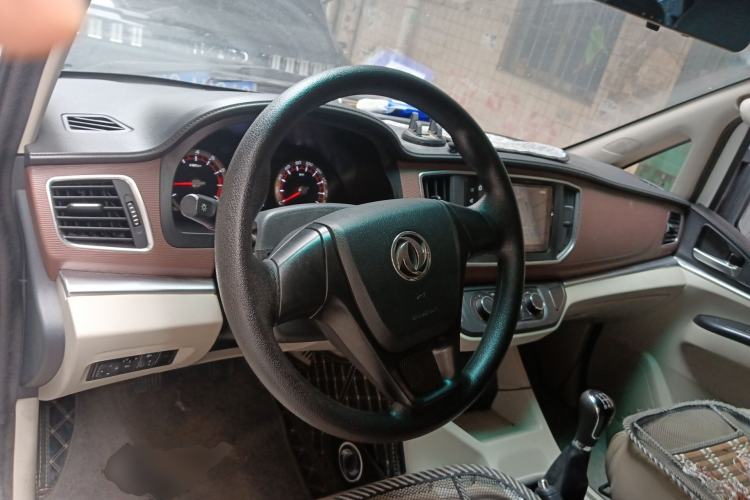 Used FORTHING Lingzhi 2019 M5L 1.6L 7-Seater Luxury Model China VI Standard Steering Wheel