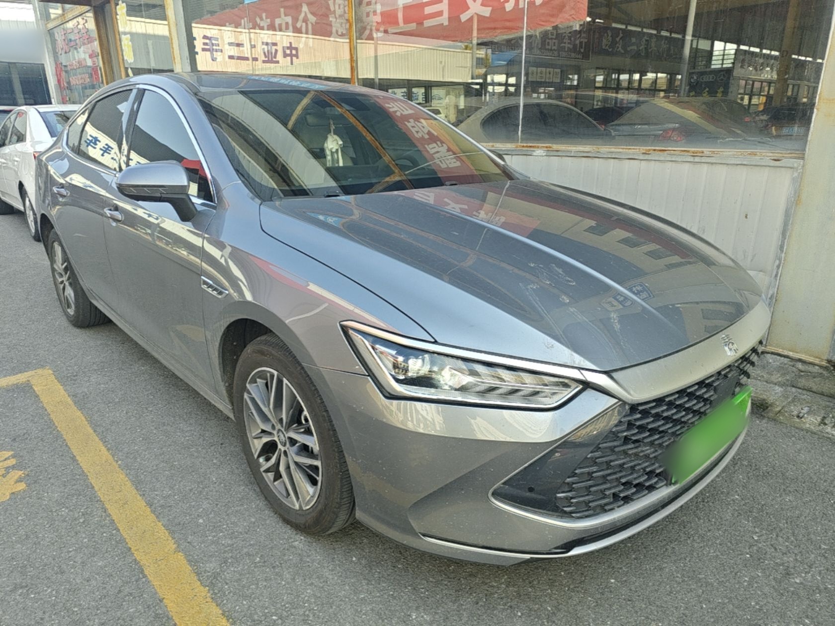 BYD Qin PLUS 2024 HONOR Edition DM-i 120KM Excellence Model — снимка 3