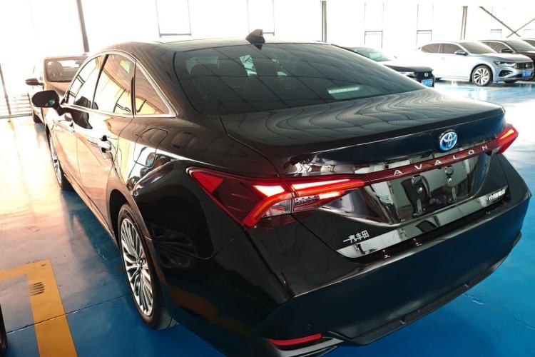 Used Toyota Avalon 2019 Dual-Engine 2.5L XLE Prestige Version China VI Standard