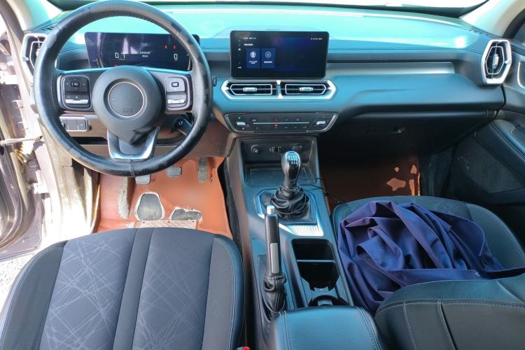 Used Great Wall King Kong Poer 2022 2.0T Manual Diesel 4x4 Elite Long-Box Version GW4D20M Center Console