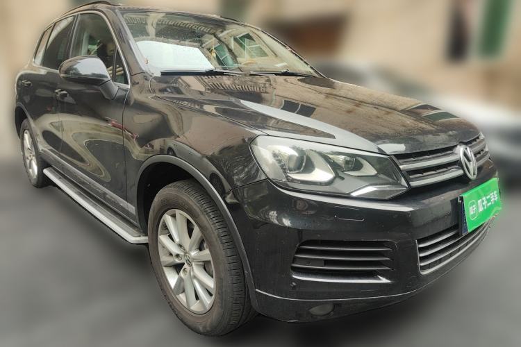 Used Volkswagen Touareg 2011 3.0 TSI High-End Version Front Right 45 Deg
