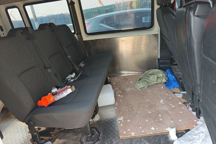 Used JMC Fushun 2022 2.0T Manual Multi-Function Passenger Vehicle Short Wheelbase Mid-Height Roof 6-Seater Left Rear Seat