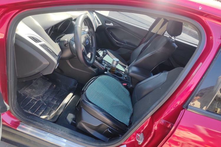 Used Ford Focus 2012 Sedan 1.6L Manual Fashion Edition
