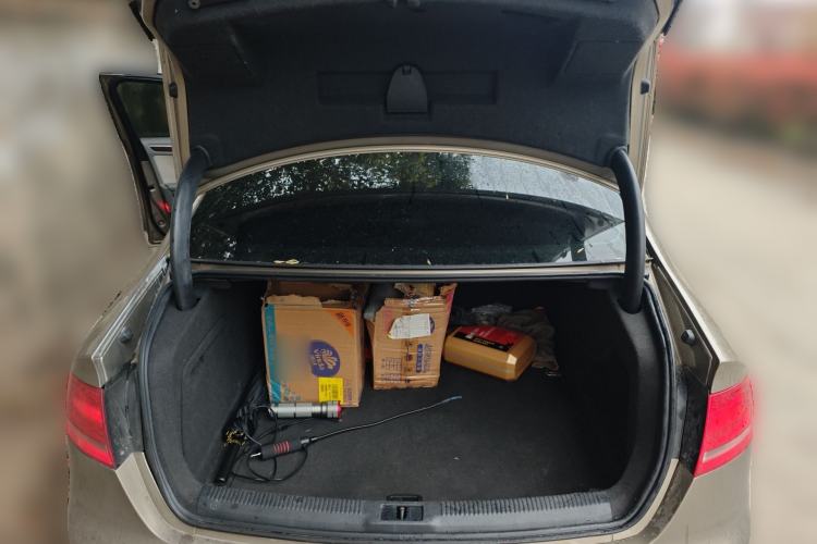 Used Audi A4L 2012 2.0 TFSI automatic Comfort trim level