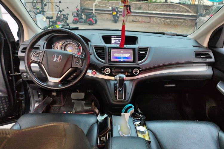Used Honda CR-V 2015 2.4L two-wheel drive luxury version Center Console
