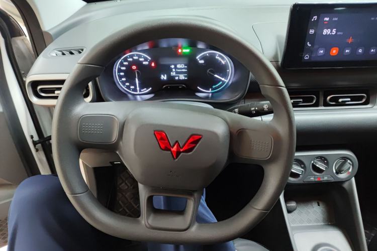 Used Wuling Hongguang New Energy 2024 All-Electric Model 300KM Standard Version Steering Wheel