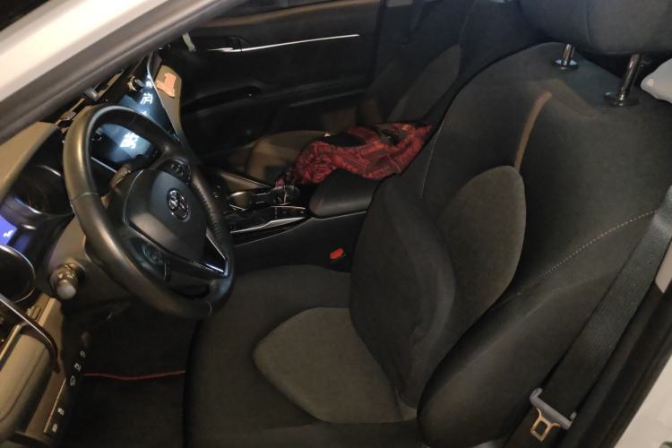 Used Toyota Camry 2019 2.0S FENGSHANG Version China VI Standard
