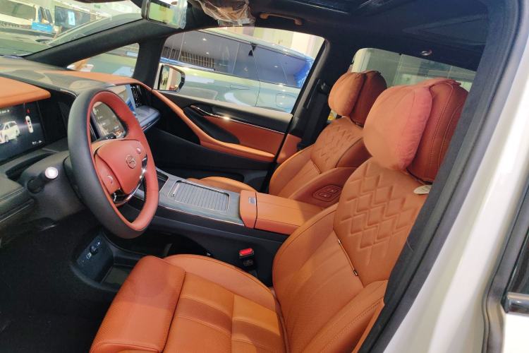 Used GAC Trumpchi Xiangwang M8 2025 Kunkun Series Ultra First-Class Cabin Interior 2