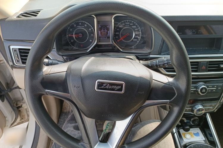Used Zotye Domy X5 2017 Value Edition 1.6L Manual Comfort Model Steering Wheel