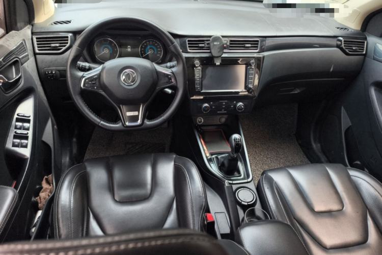 Used Dongfeng Fengon 580 2017 1.8L Manual Comfort Model Center Console