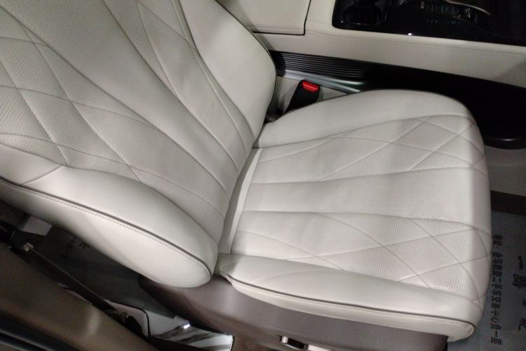 Used Denza D9 2022 DM-i 970 Four-Wheel Drive Flagship Model
