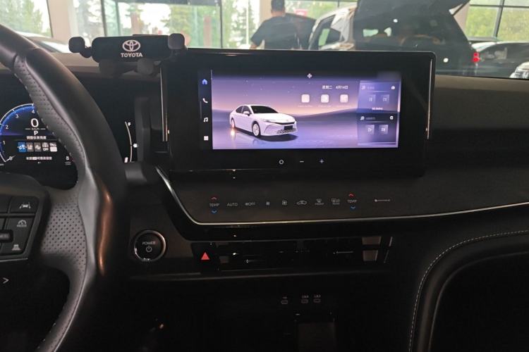 Used Toyota Camry 2024 Dual-Motor 2.0 HGVP Luxury Edition Center Console