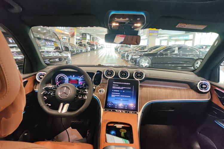 Used Mercedes-Benz GLC 2024 Refreshed GLC 300 L 4MATIC Dynamic Version 5 Seats
