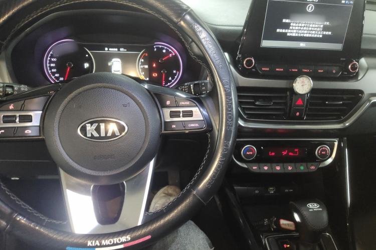 Used Kia Sportage R 2019 2.0L Automatic Smart Luxury Edition Center Console