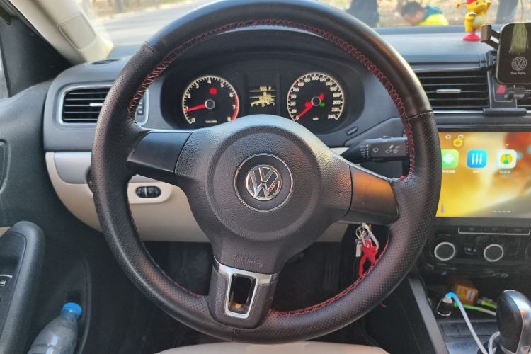 Used Volkswagen Sagitar 2014 1.6L Automatic Comfort Model Steering Wheel