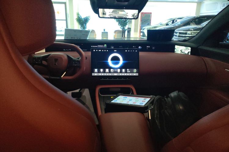 Used Avatr 12 2025 Updated Ultra All-Electric Four-Wheel Drive Center Console