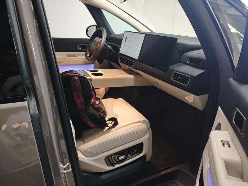 Used Li Auto MEGA 2025 Ultra Smart Refreshed Edition — 24